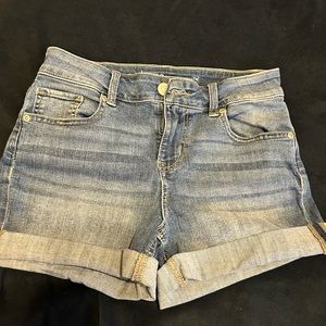 M Jeans by Maurices Mid-Rise Blue Jean Shorts Size 4
